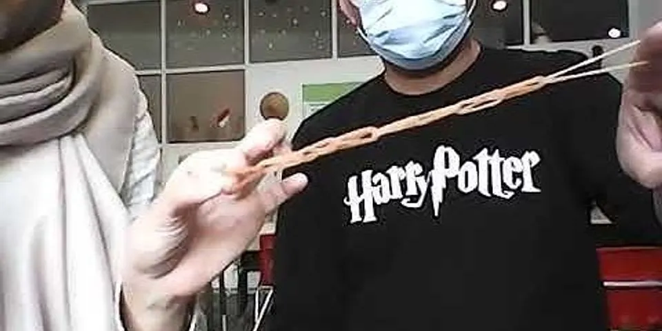Bagaimana cara membuat tali karet untuk permainan lompat tali