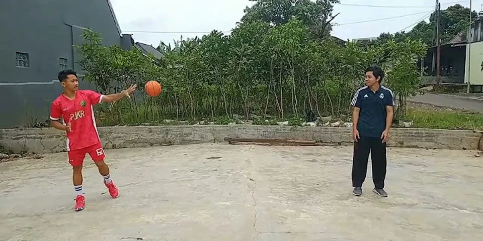 Jelaskan teknik permainan bola tangan passing dribbling shooting